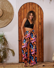 Load image into Gallery viewer, Women&#39;s Patterened Trousers - Black
